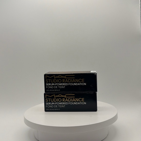 MAC Cosmetics Studio Radiance Serum-Powered Foundation - NW20